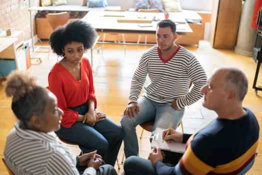 Group talks in group therapy