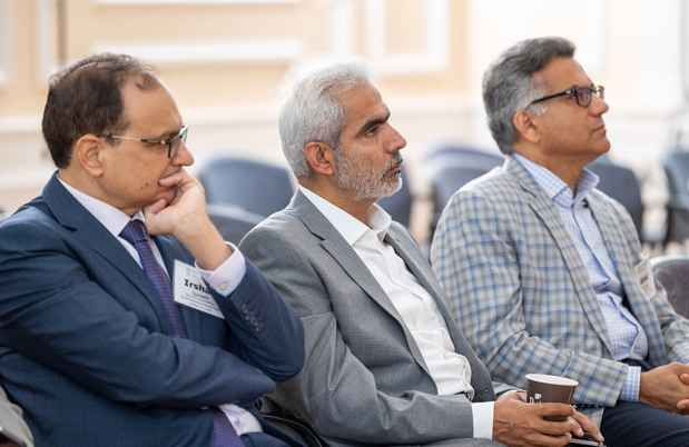 3 men thinking