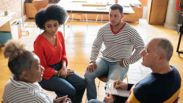 Group talks in group therapy